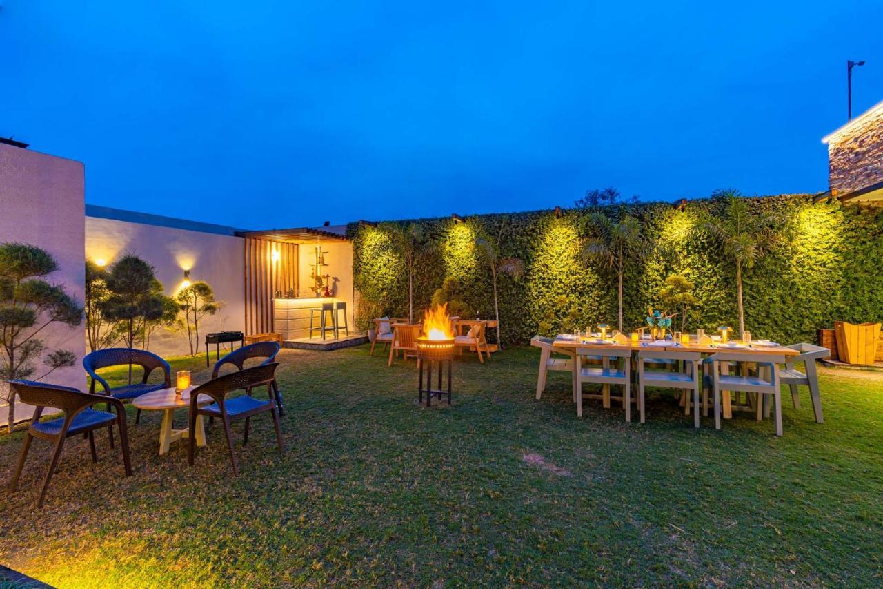 Stayvista At D With Breakfast, Lawn, Bbq